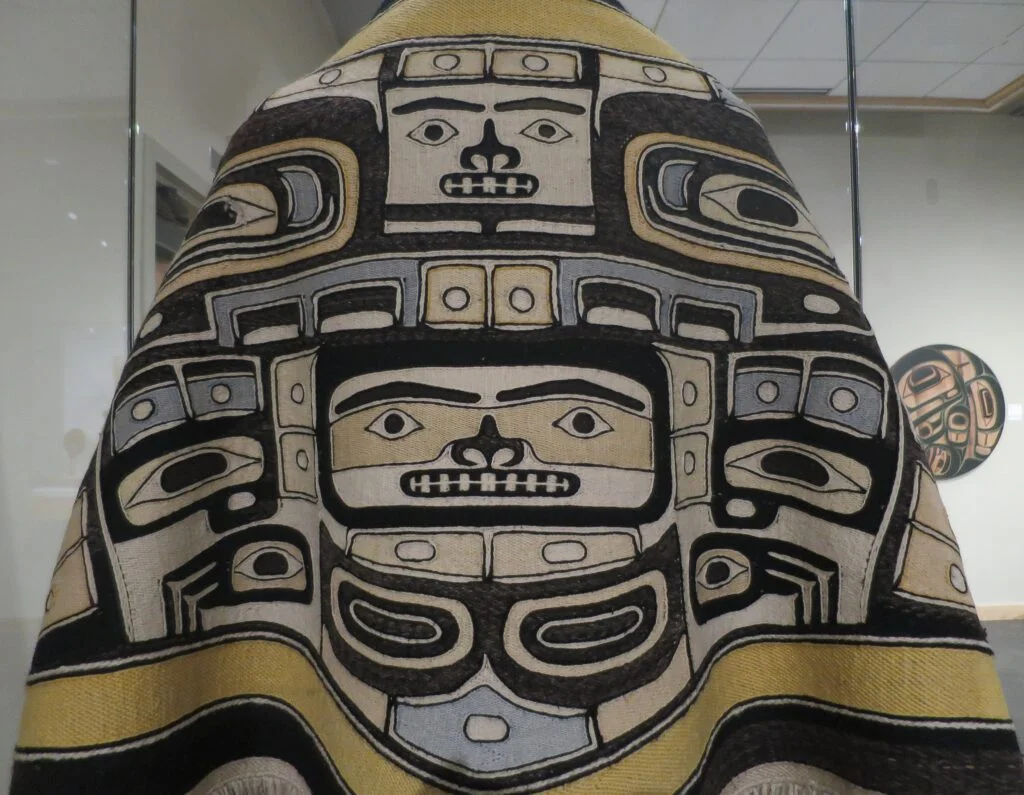 Szata Chilkat - eksponat w Alaska State Museum