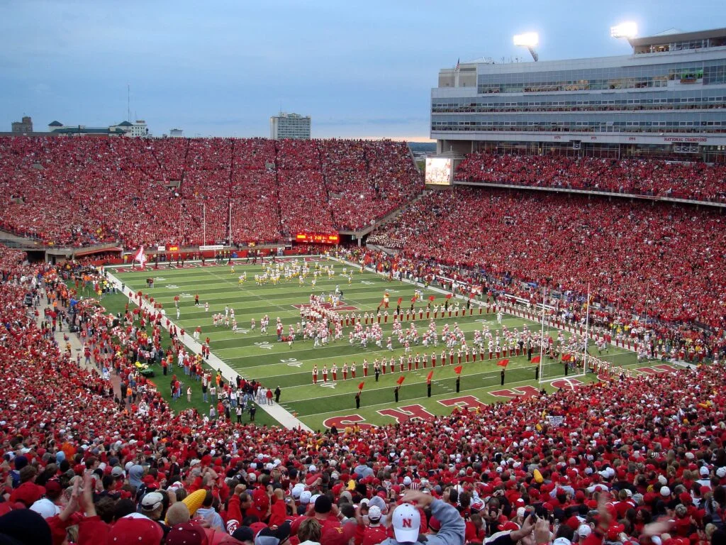 Stadion Memorial - siedziba drużyny futbolowej Nebraska Cornhuskers