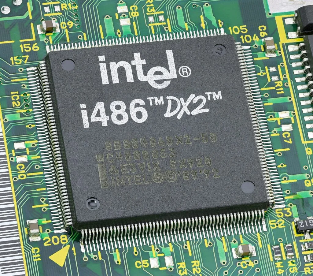 Mikroprocesor Intel z 1992 roku