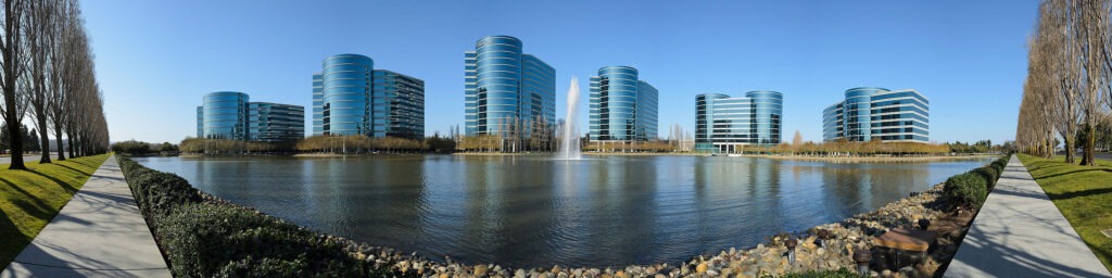 Panorama biurowców Oracle Corporation w Redwood Shores