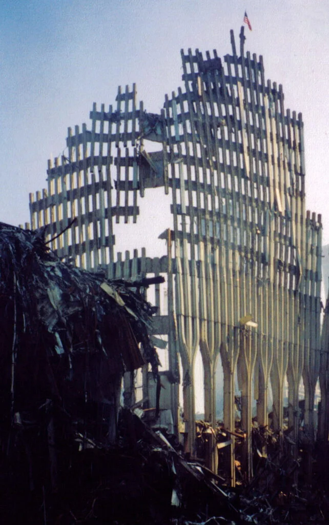 Fasada zawalonego WTC 2