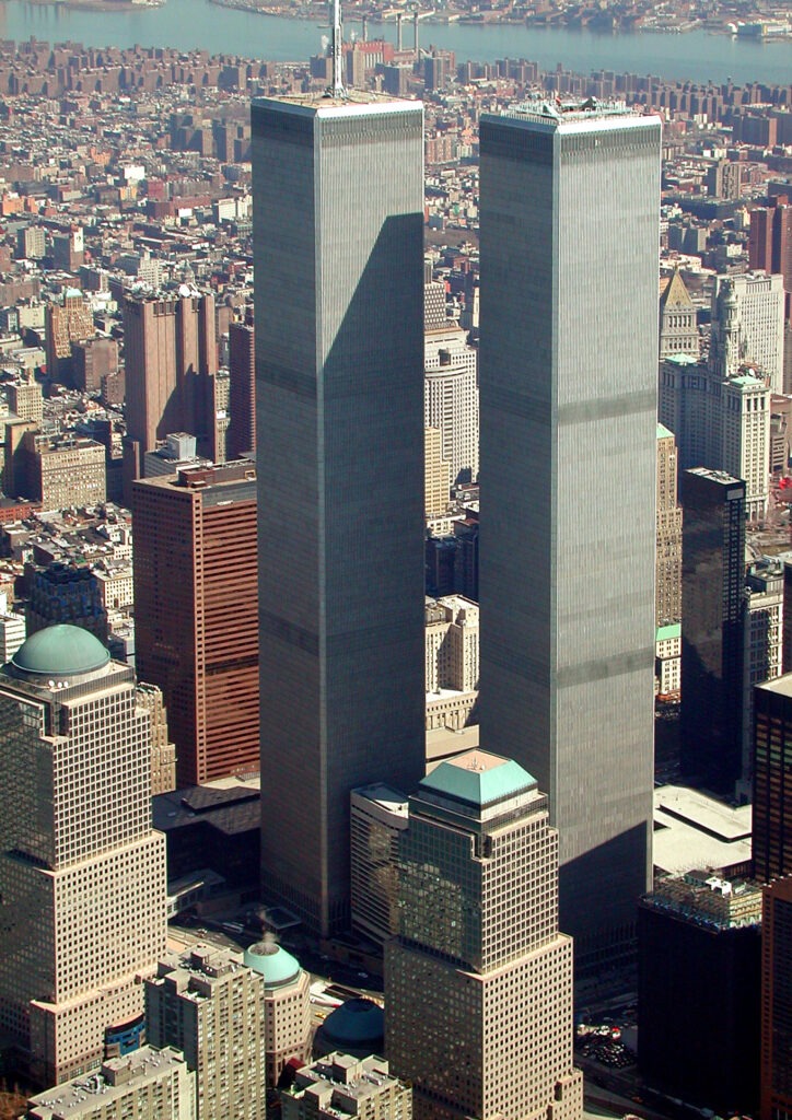 Wieże World Trade Center w marcu 2001 roku