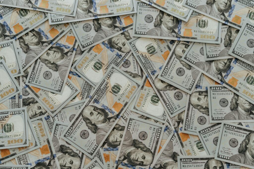 Banknoty studolarowe