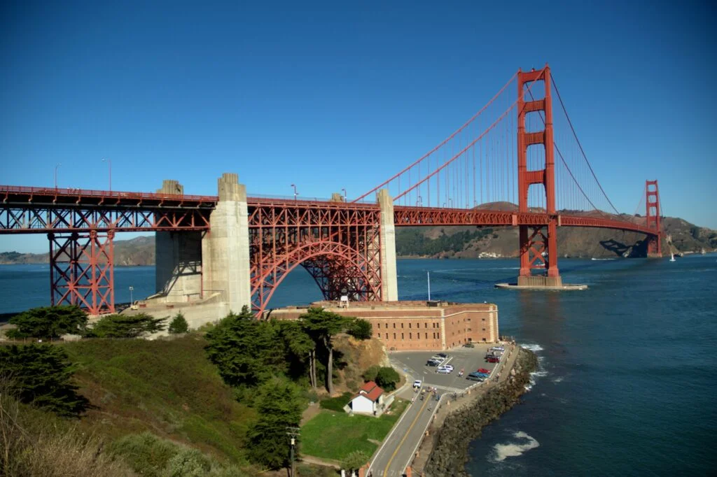 Most Golden Gate i Fort Point widziane z Presidio