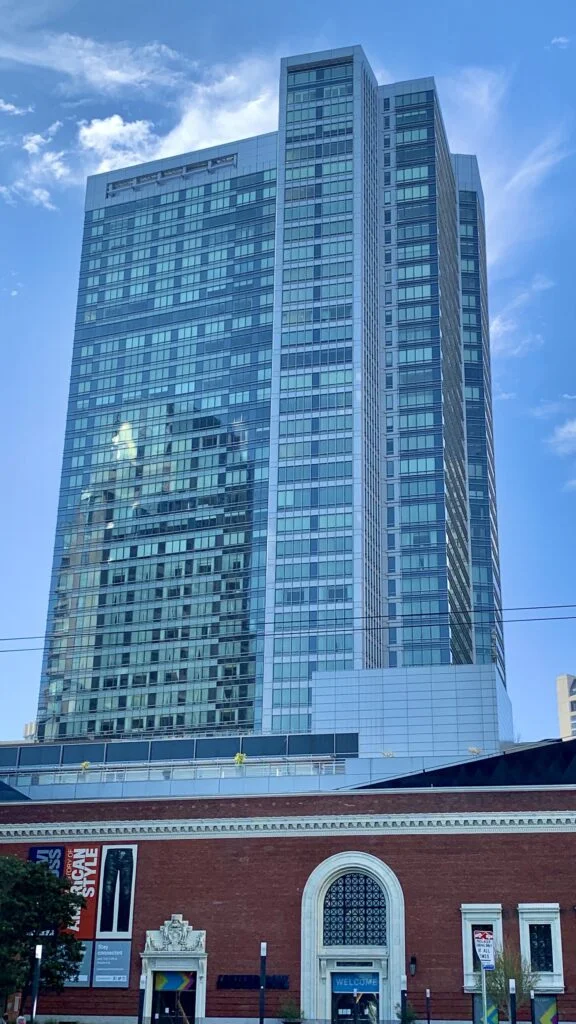 Hotel Four Seasons San Francisco od strony Mission Street