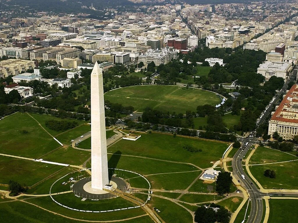 Widok na Washington Monument z lotu ptaka