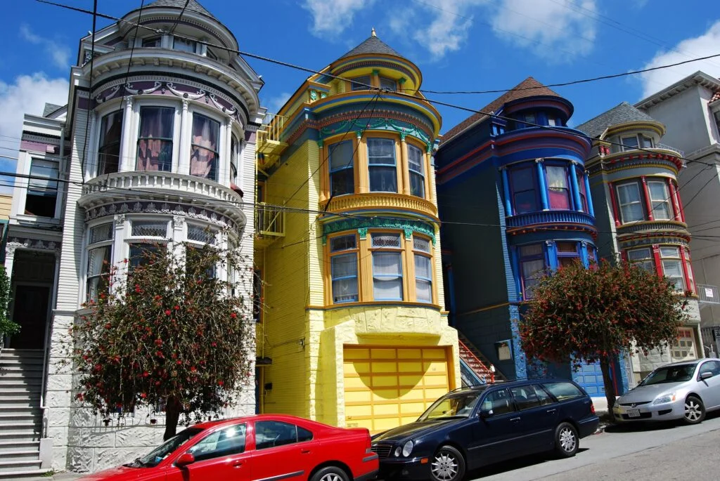 Kolorowe domy na osiedlu Haight-Ashbury
