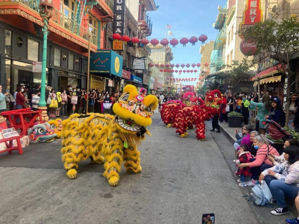 Taniec lwa w Chinatown, San Francisco
