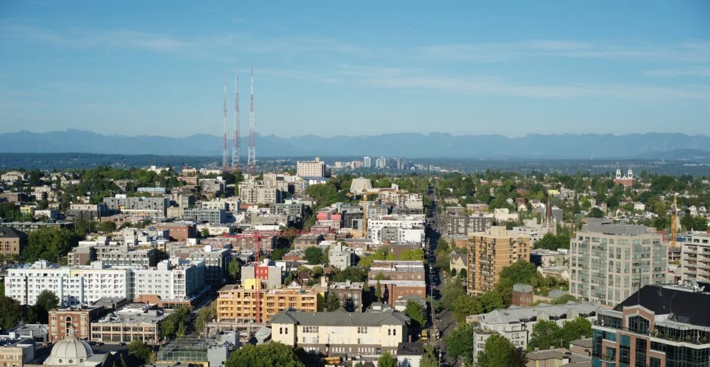 Wzgórze Kapitolu (Seattle) widziane z 9. Alei i Pine Street