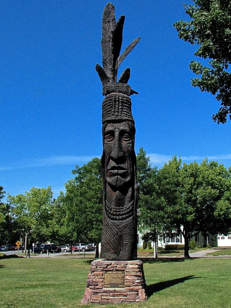 Pomnik wodza Grey Lock z plemienia Abenaki w Battery Park w Burlington w stanie Vermont