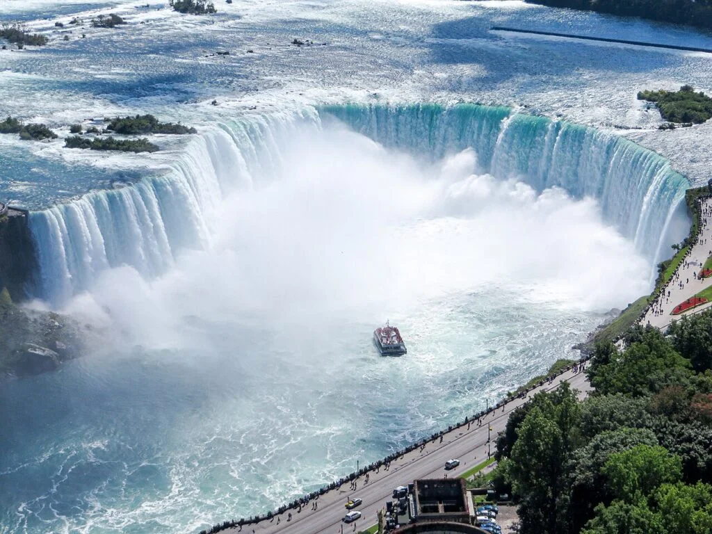 Widok z g&oacute;ry na Horseshoe Falls - strona kanadyjska