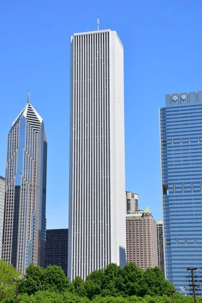 Aon Center w Chicago widziany od strony południowej