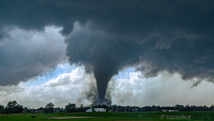 Tornado o sile EF3 w Blodgett Sikeston w stanie Missouri