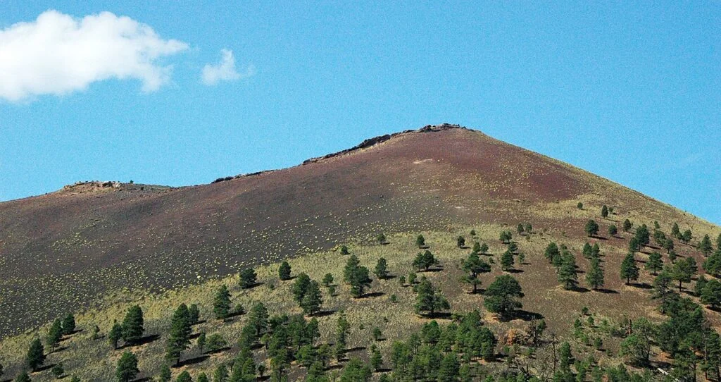 Sunset Crater, stożek żużlowy na Polu Wulkanicznym San Francisco w Arizonie