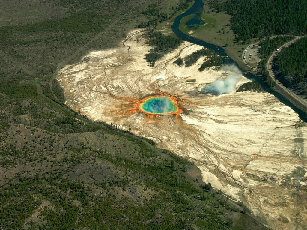 Wielkie Źródło Pryzmatyczne, Kaldera superwulkanu Yellowstone