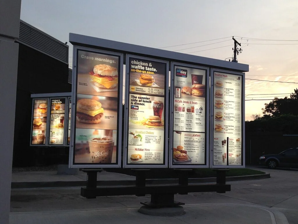 Menu śniadaniowe McDonald's