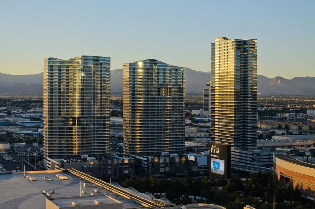 Wieżowce Panorama Towers i The Martin w Las Vegas